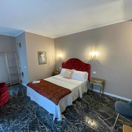 Prestige Suite Via Romagnoli ซีร์มิโอเน ภายนอก รูปภาพ